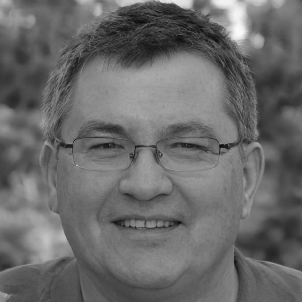 Retrato profesional de Renato Cifuentes